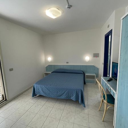 Albergo Desiree Alba Adriatica Esterno foto