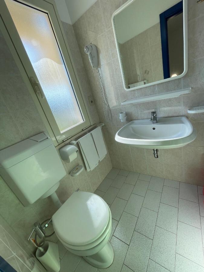 Albergo Desiree Alba Adriatica Esterno foto