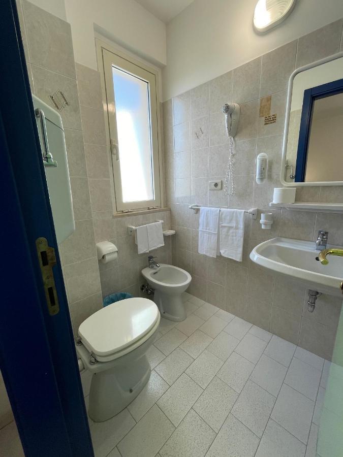 Albergo Desiree Alba Adriatica Esterno foto