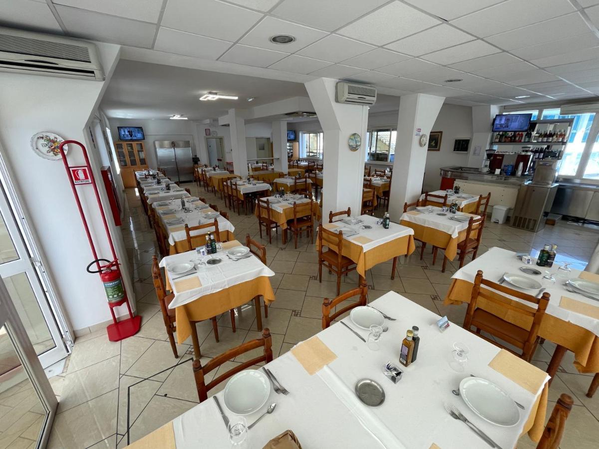 Albergo Desiree Alba Adriatica Esterno foto