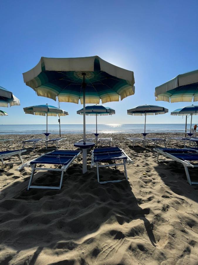 Albergo Desiree Alba Adriatica Esterno foto