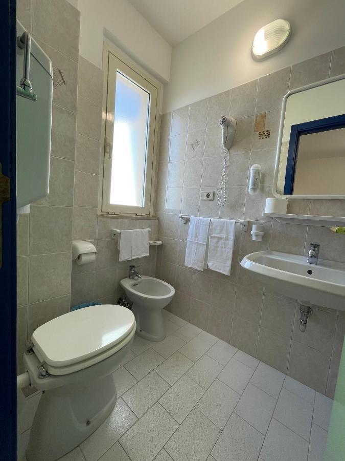 Albergo Desiree Alba Adriatica Esterno foto