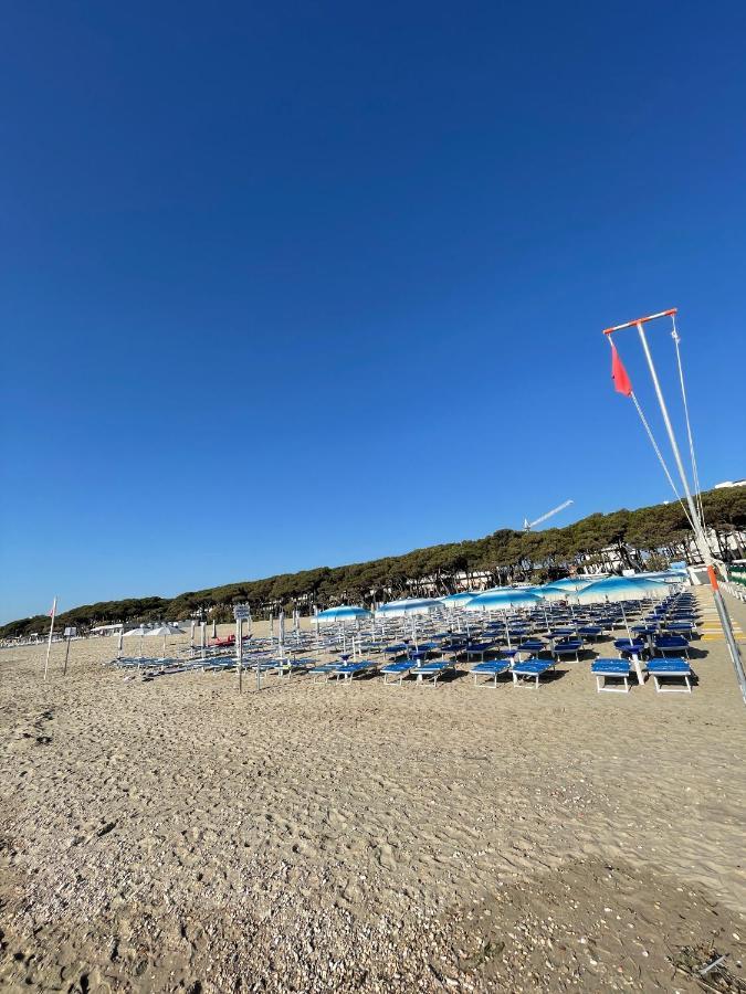 Albergo Desiree Alba Adriatica Esterno foto