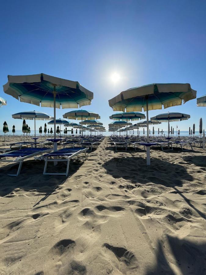 Albergo Desiree Alba Adriatica Esterno foto