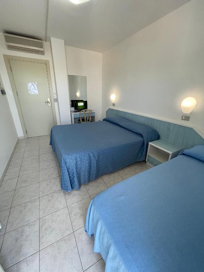 Albergo Desiree Alba Adriatica Esterno foto