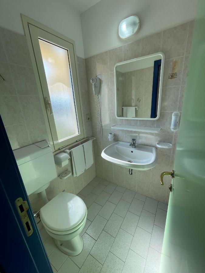Albergo Desiree Alba Adriatica Esterno foto