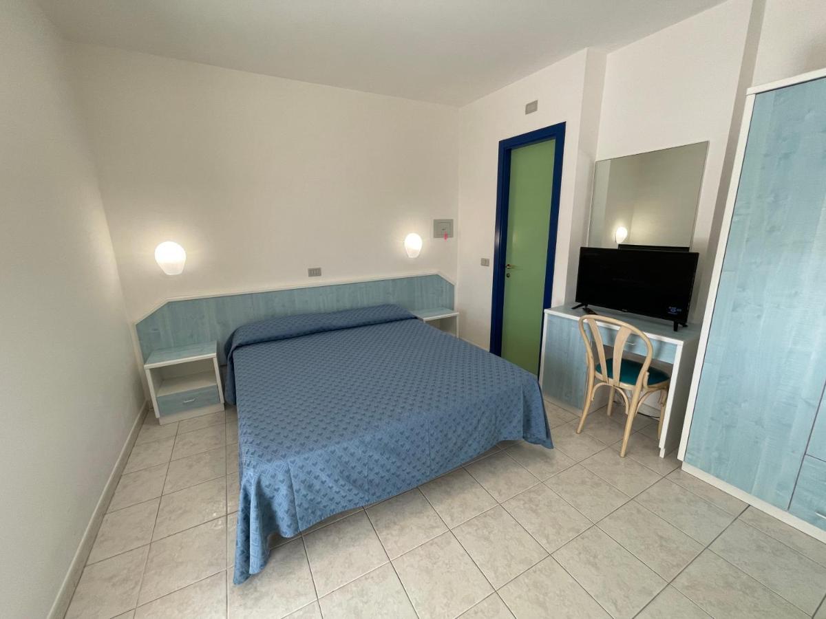 Albergo Desiree Alba Adriatica Esterno foto
