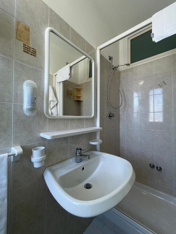 Albergo Desiree Alba Adriatica Esterno foto