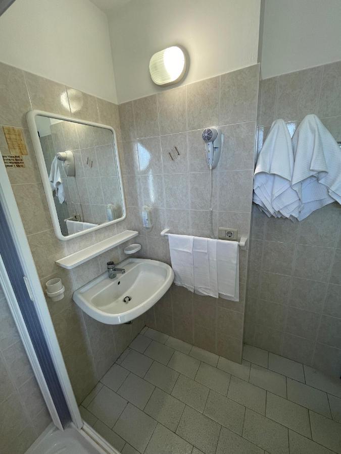Albergo Desiree Alba Adriatica Esterno foto