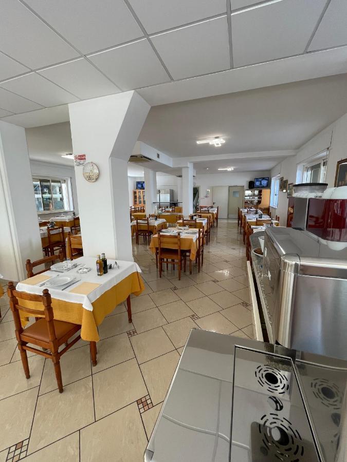 Albergo Desiree Alba Adriatica Esterno foto