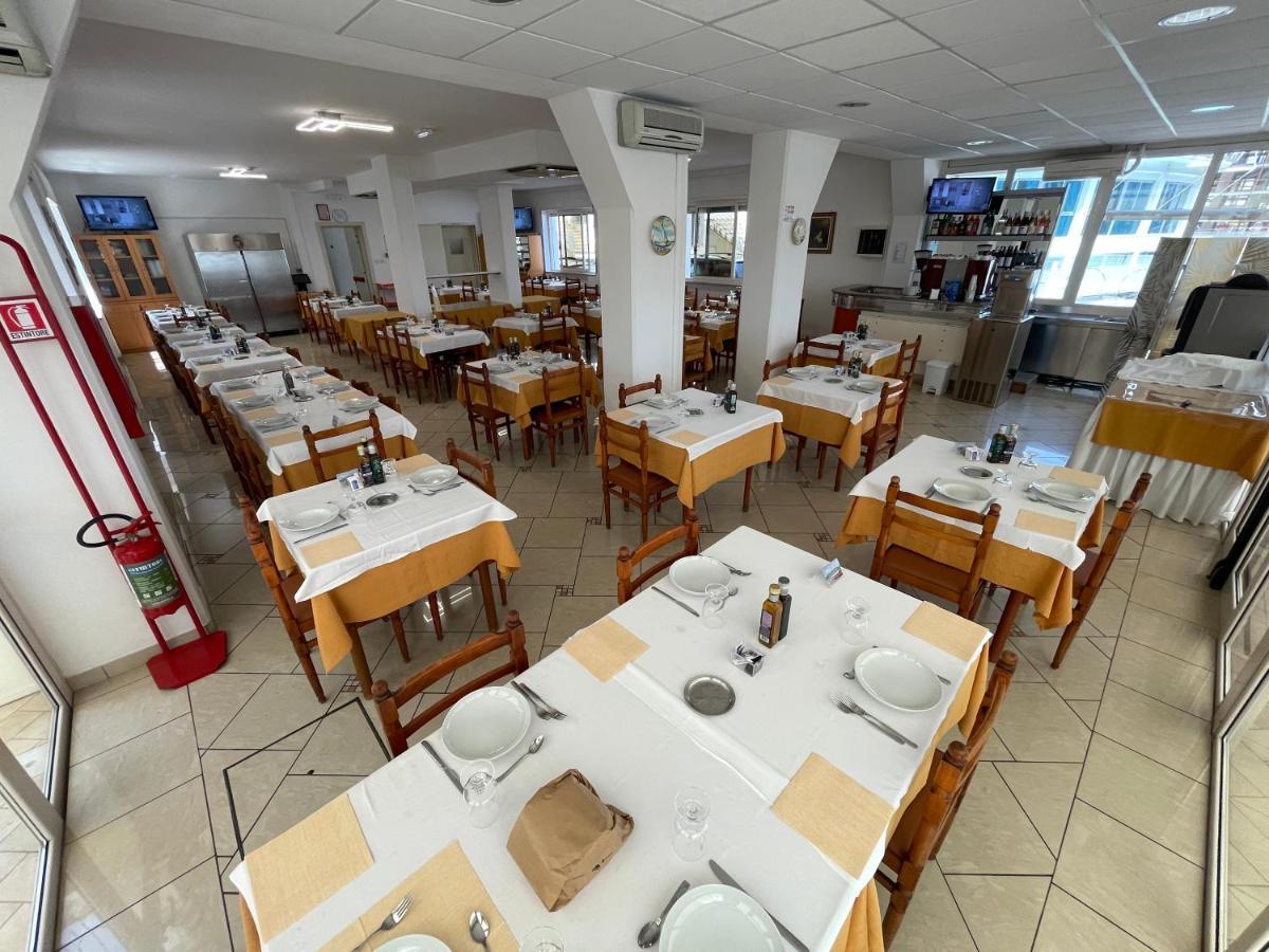 Albergo Desiree Alba Adriatica Esterno foto
