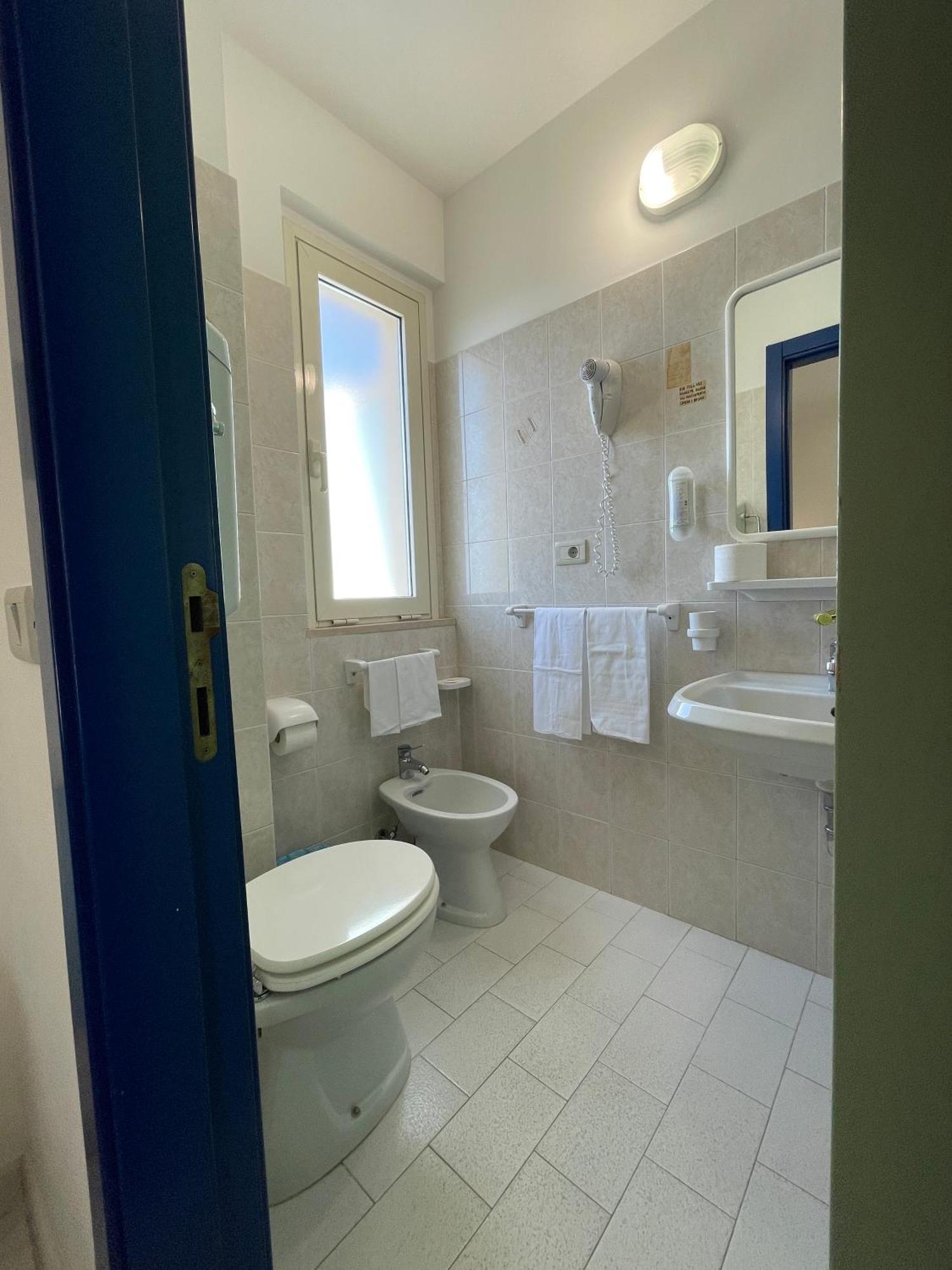 Albergo Desiree Alba Adriatica Esterno foto