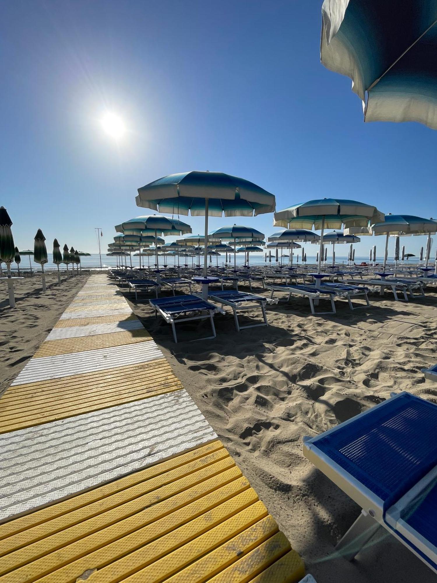 Albergo Desiree Alba Adriatica Esterno foto