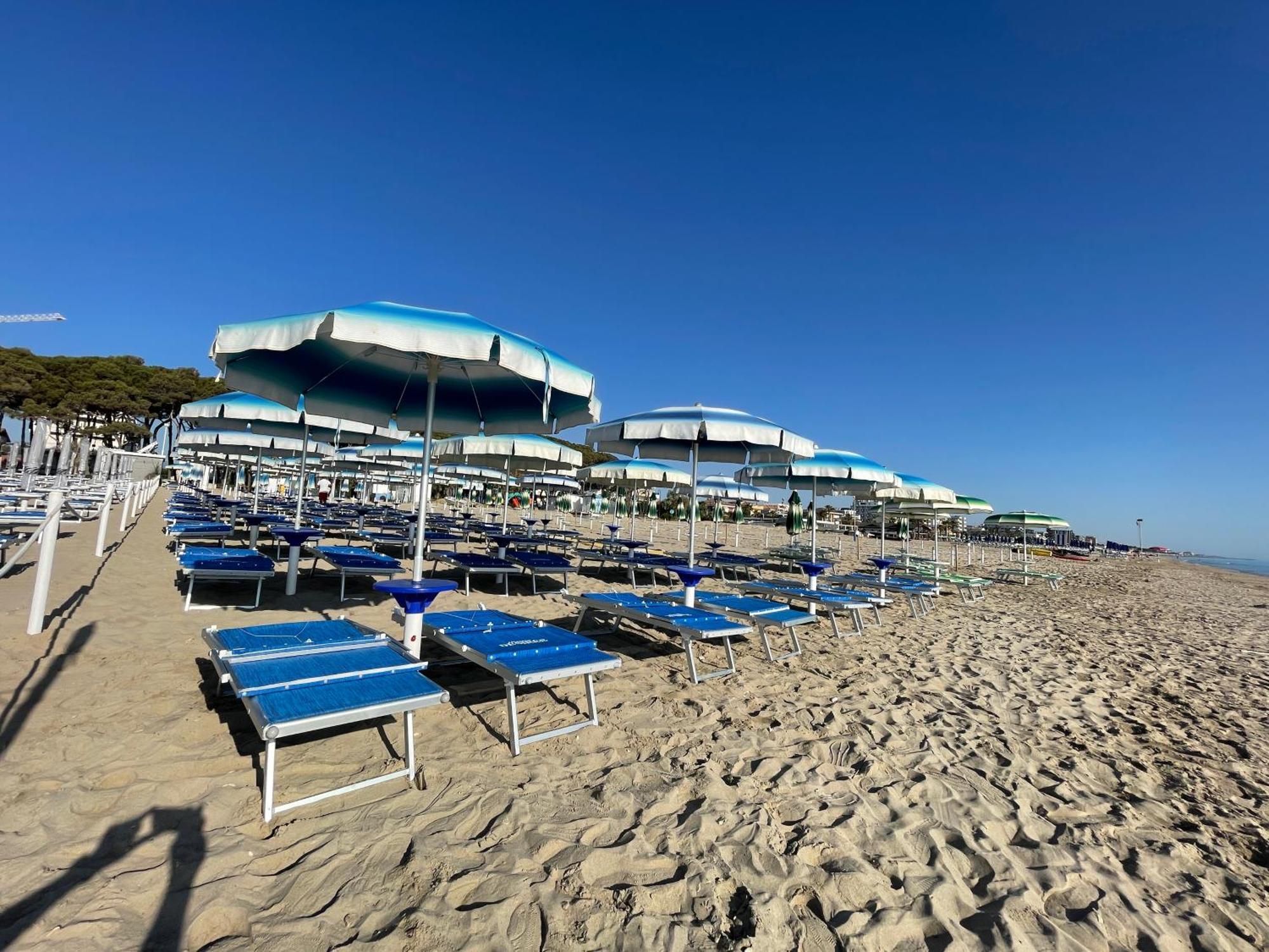 Albergo Desiree Alba Adriatica Esterno foto